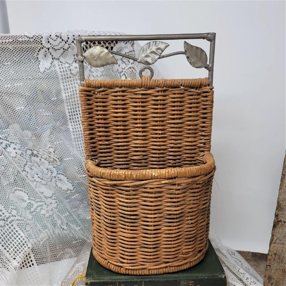 Wicker Note Holder Basket Metal Leaf Trim - Picture 1 of 6